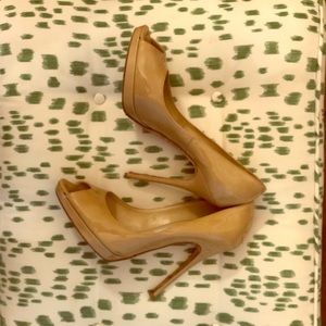 JIMMY CHOO patent, nude, peep toe. SIZE 38 (US 8)